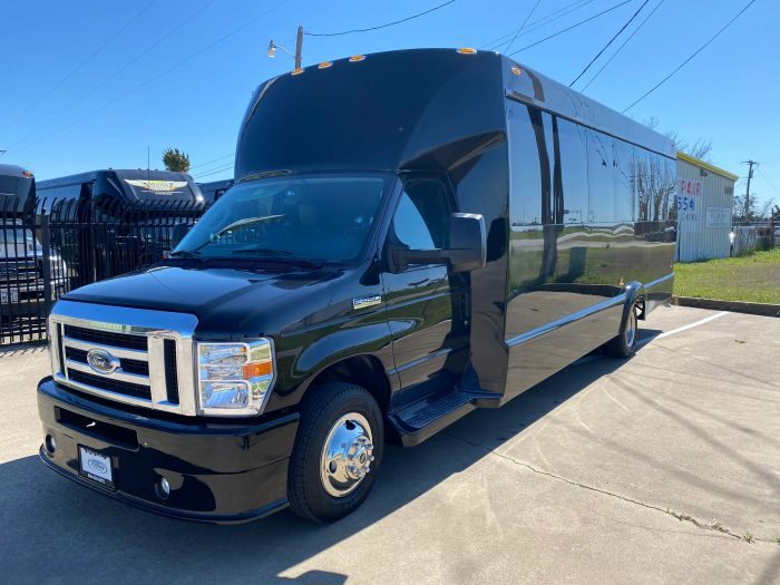 Black party bus β Pueblo limo service